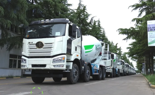 【發(fā)車(chē)新聞】看！TA們列隊(duì)成行，趕上春夏交接的“末班車(chē)”！