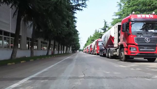 大單!100臺#粉罐半掛車 陸續(xù)發(fā)車，震撼#航拍